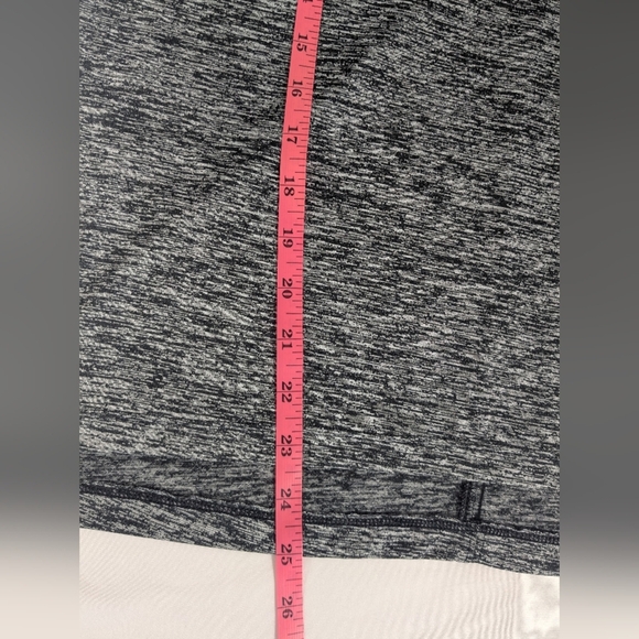 Under Armour Loose Heat Gear Tech Twist Graphic Women's Training Hoodie Size SM - Picture 9 of 9